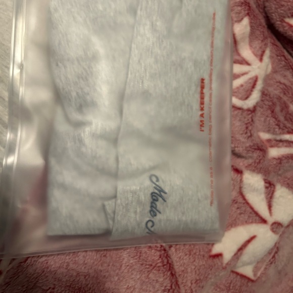 Cold shoulder tee - Picture 3 of 7